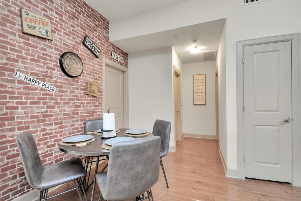 Lux Mid-rise Walking Distance To Nrg Stadium Apartment Houston