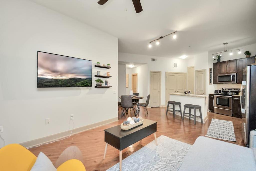 Apartment Lux Mid-rise Walking Distance To Nrg Stadium *
