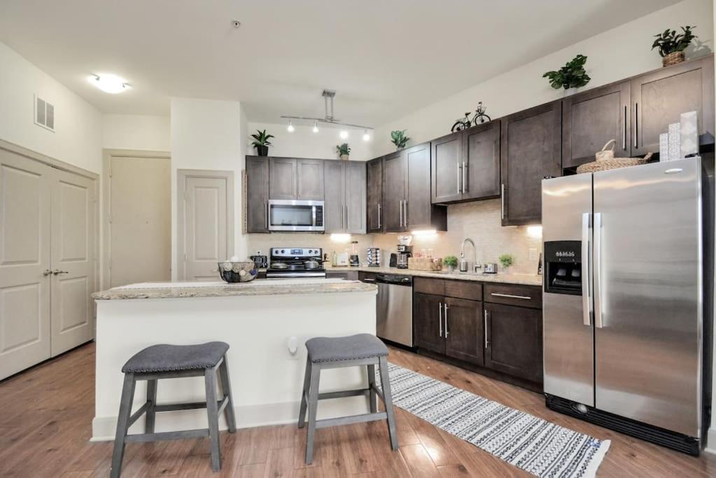 Apartment Lux Mid-rise Walking Distance To Nrg Stadium *