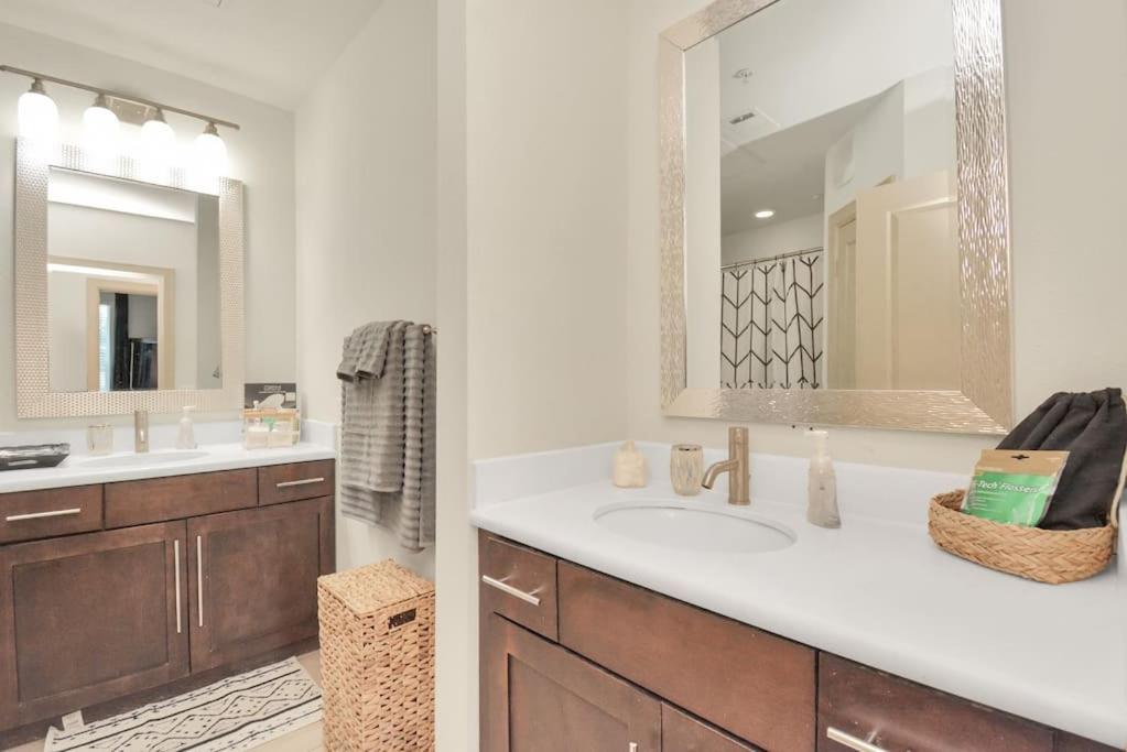 Apartment Lux Mid-rise Walking Distance To Nrg Stadium