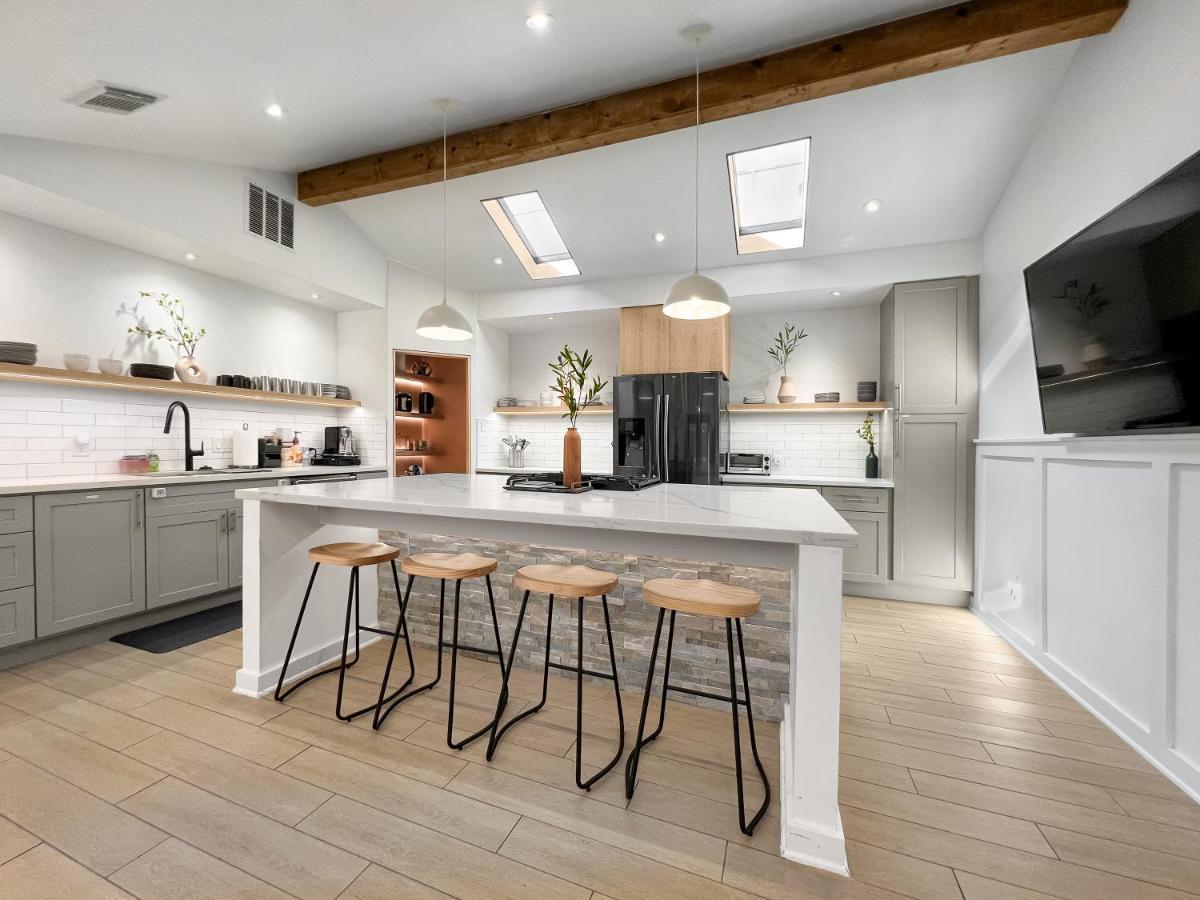 Holiday home Open Airy Custom Designed - 2kings - Sleeps 14 Houston
