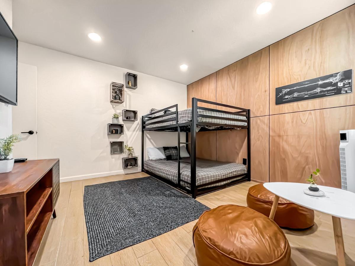 Open Airy Custom Designed - 2kings - Sleeps 14 Holiday home Houston