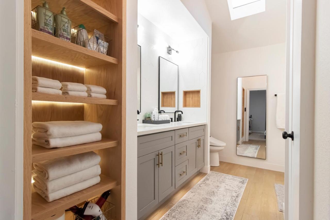 Holiday home Open Airy Custom Designed - 2kings - Sleeps 14 Houston