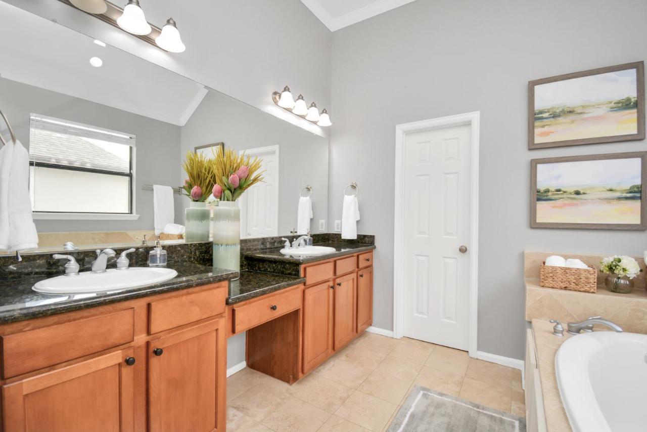 Holiday home 3br 3ba Upscale Luxury In The Heights *