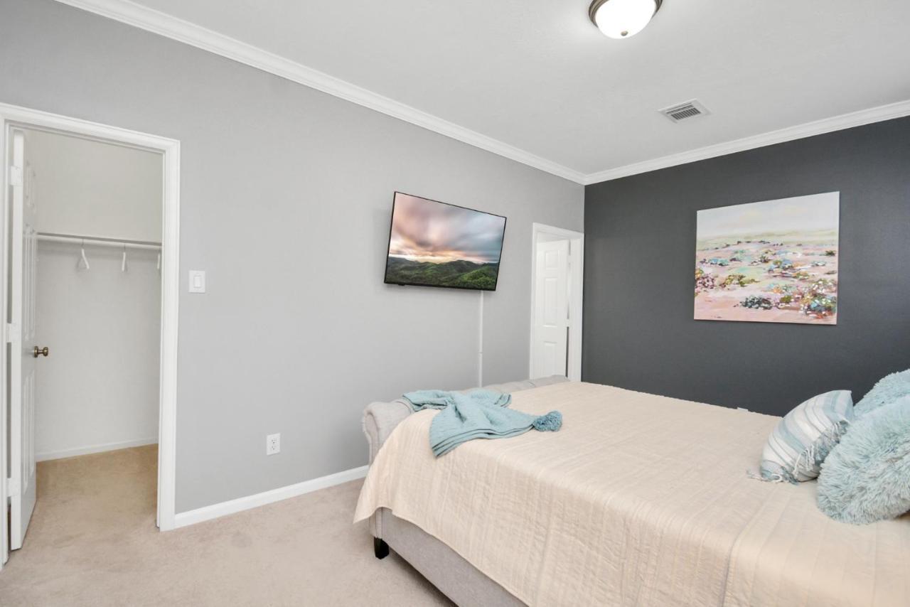 3br 3ba Upscale Luxury In The Heights Holiday home
