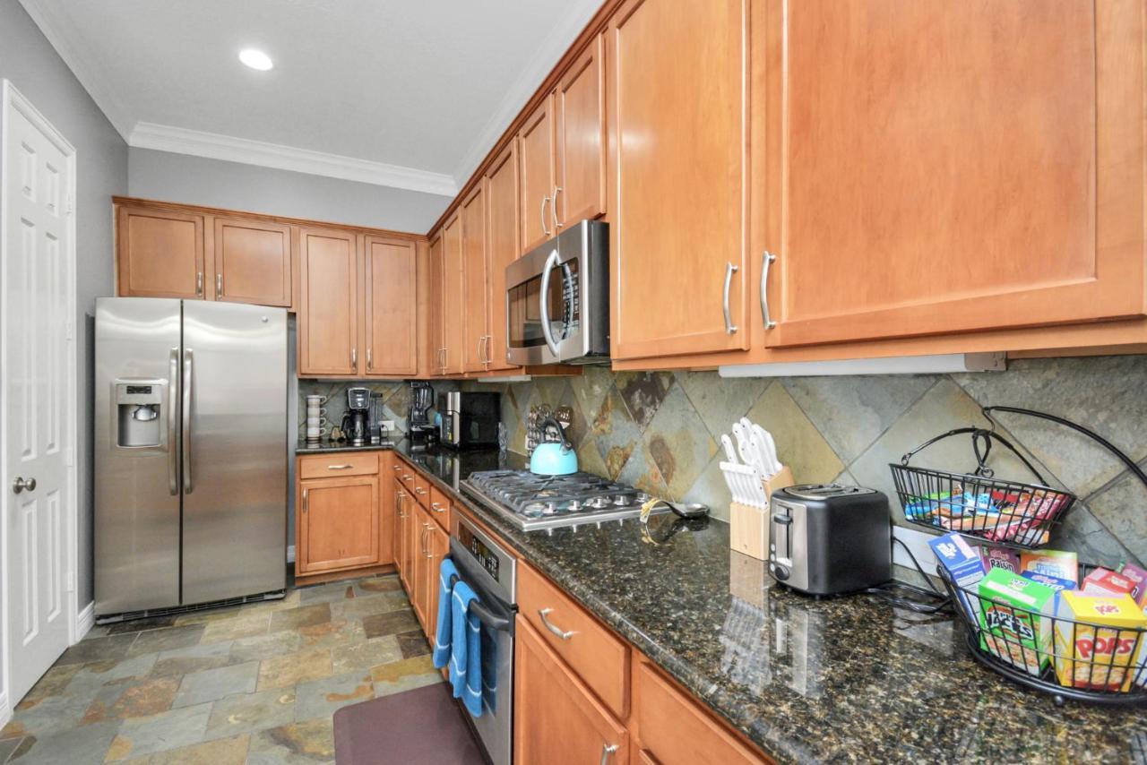 Holiday home 3br 3ba Upscale Luxury In The Heights *