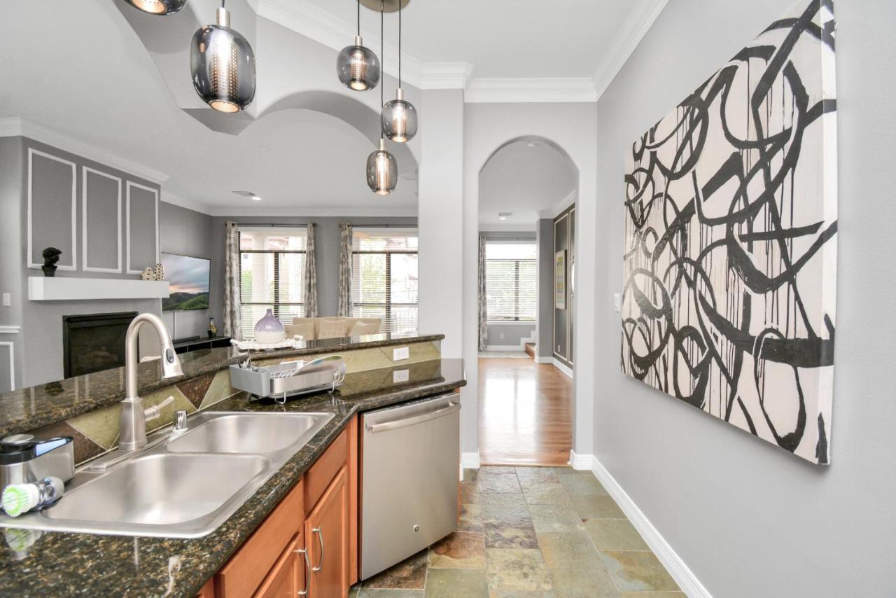3br 3ba Upscale Luxury In The Heights Holiday home Houston