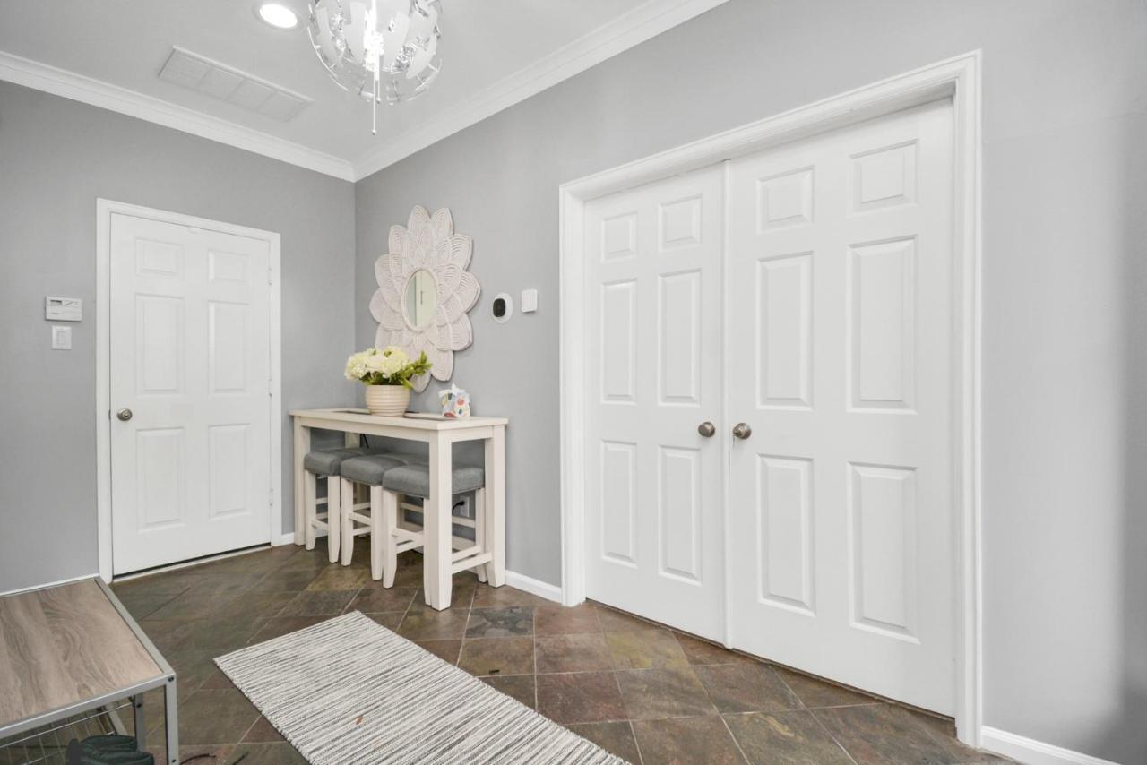 Holiday home 3br 3ba Upscale Luxury In The Heights