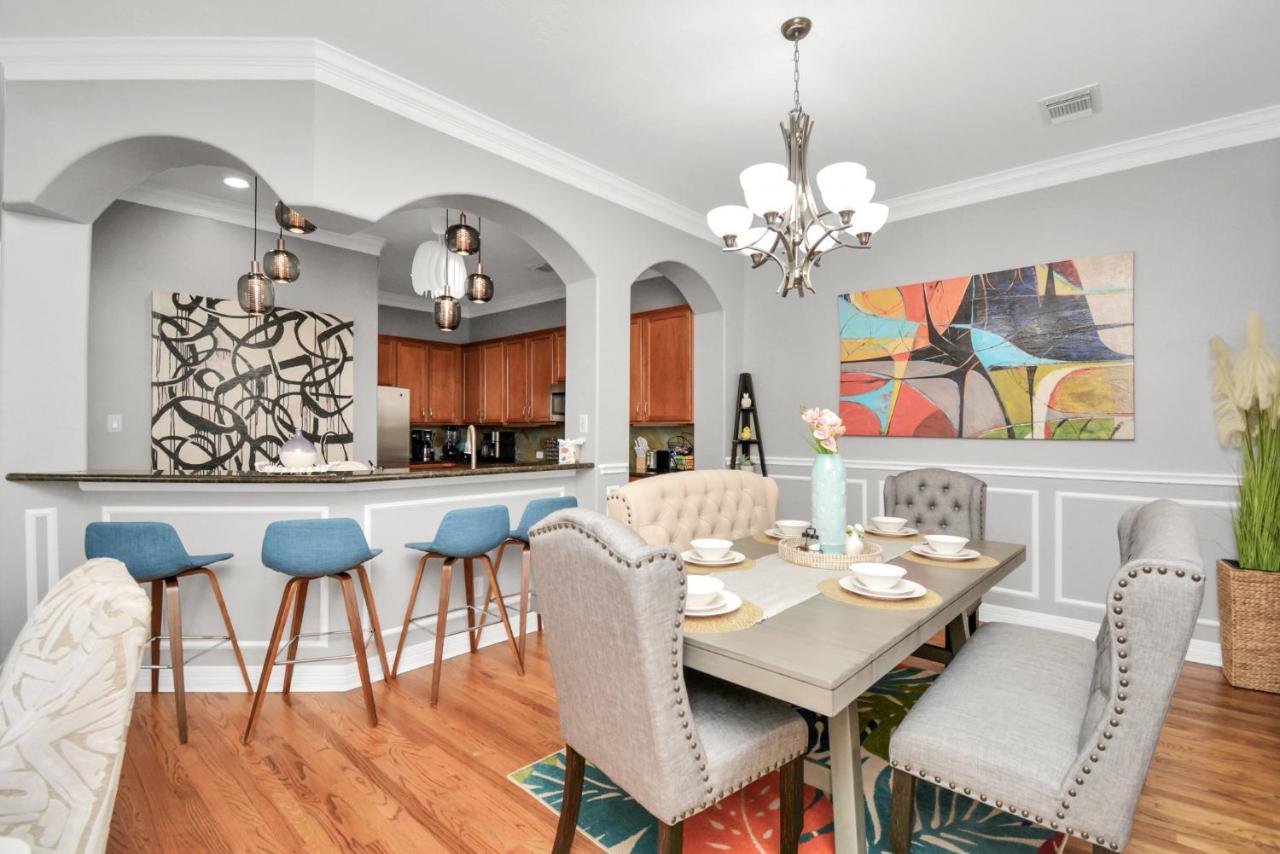 Holiday home 3br 3ba Upscale Luxury In The Heights *