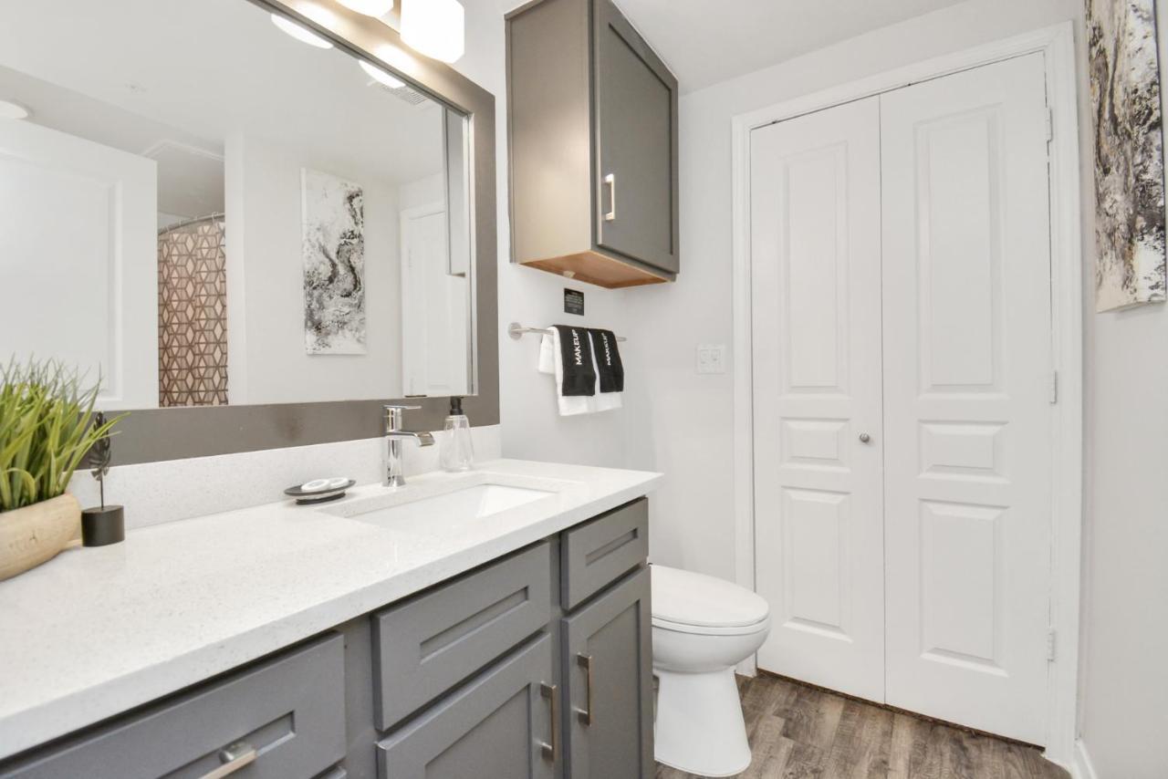 The Sunshine Oasis Near Rice Village In Houston! Apartment Houston