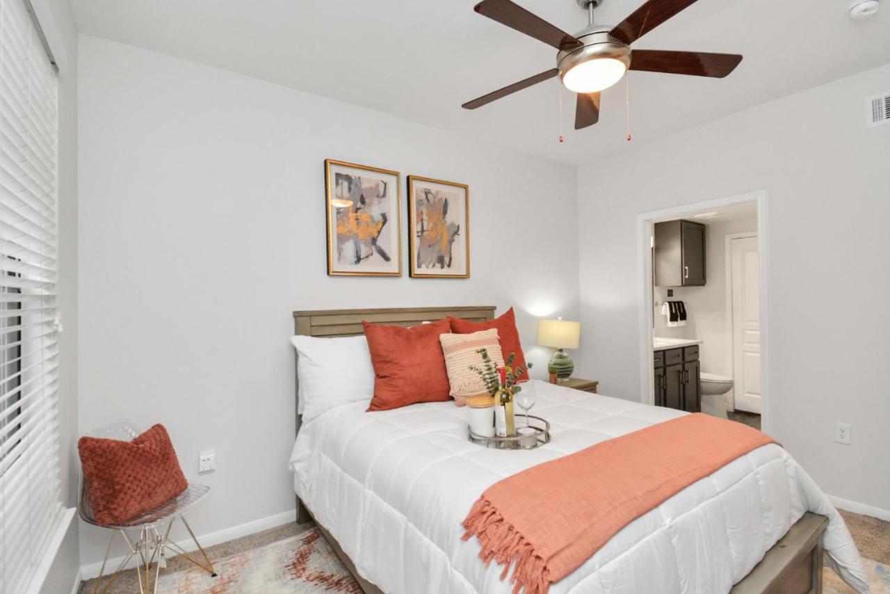 The Sunshine Oasis Near Rice Village In Houston! *