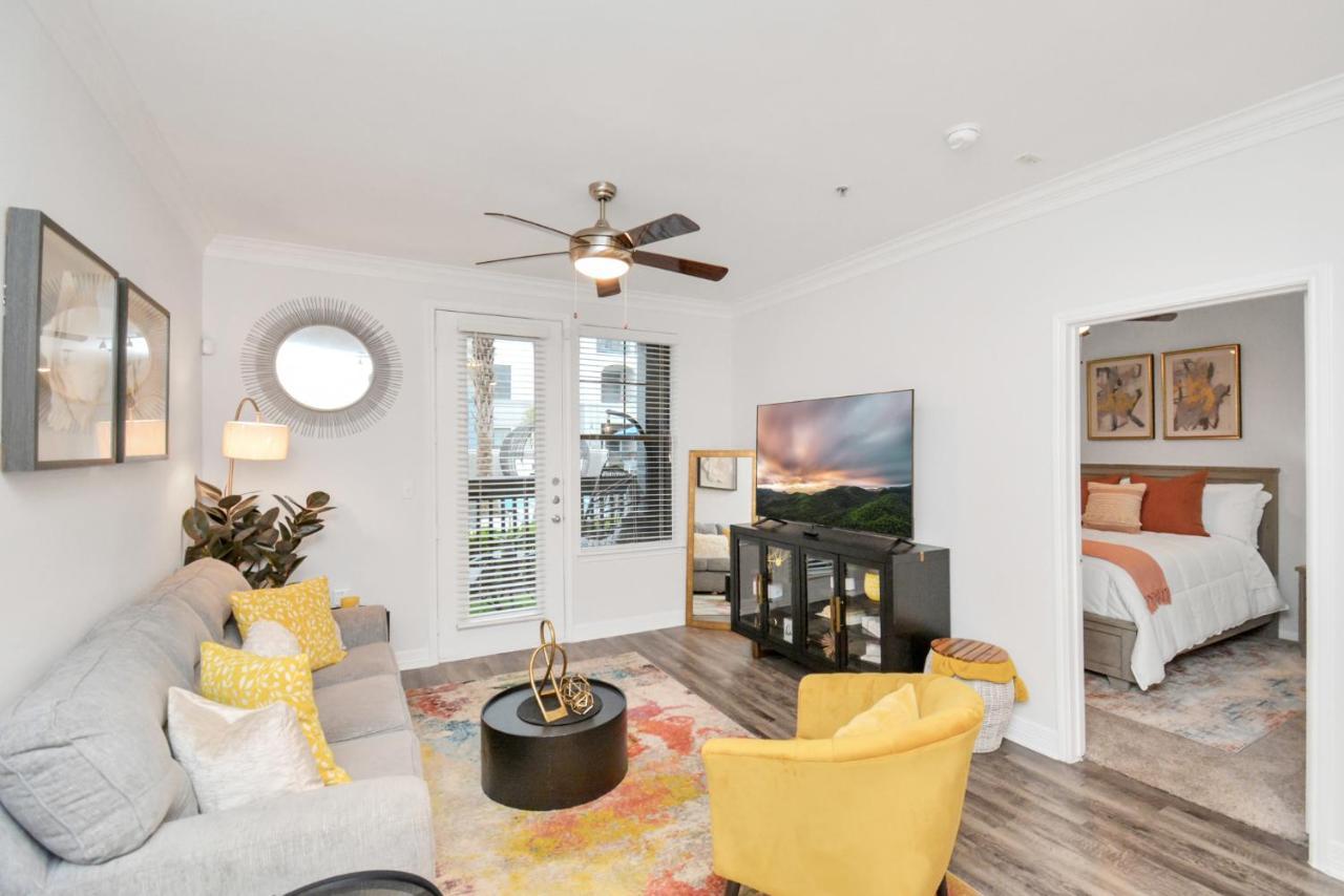 The Sunshine Oasis Near Rice Village In Houston! Apartment *