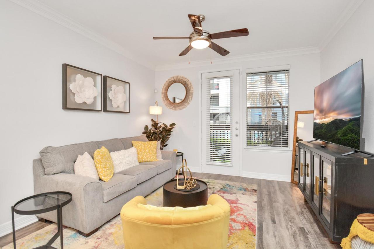 The Sunshine Oasis Near Rice Village In Houston!