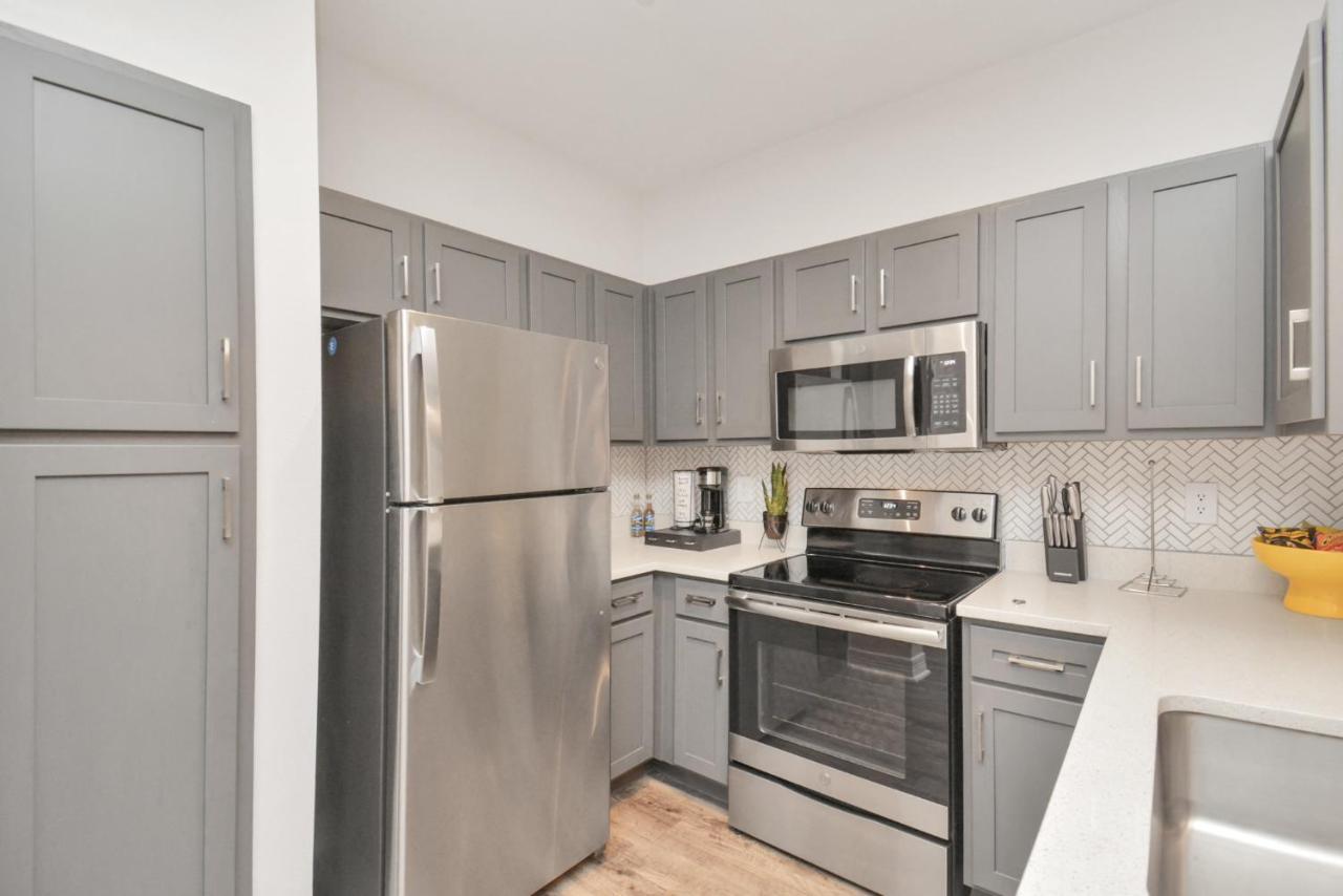 The Sunshine Oasis Near Rice Village In Houston! Apartment *