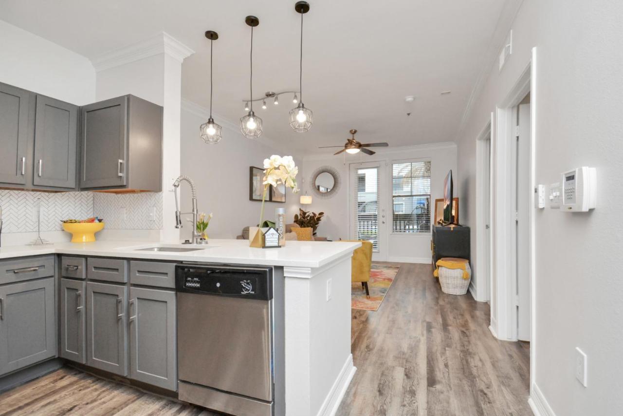 The Sunshine Oasis Near Rice Village In Houston! Apartment *