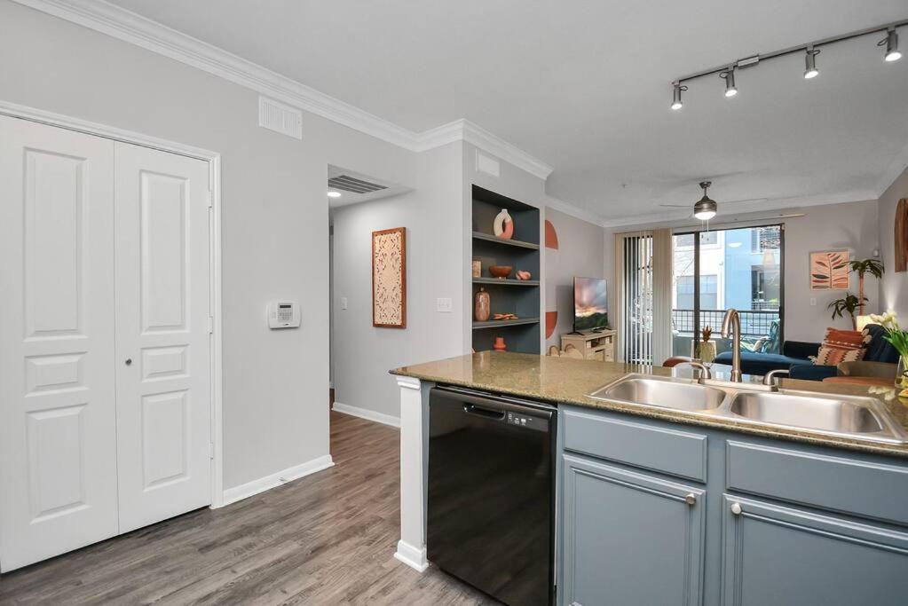 Apartment The Bohemian Escape Near Rice Village In Houston! Houston