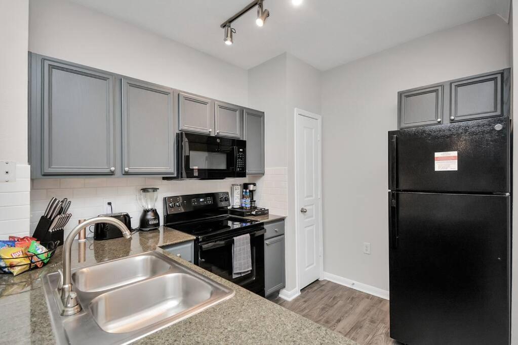 The Bohemian Escape Near Rice Village In Houston! Apartment