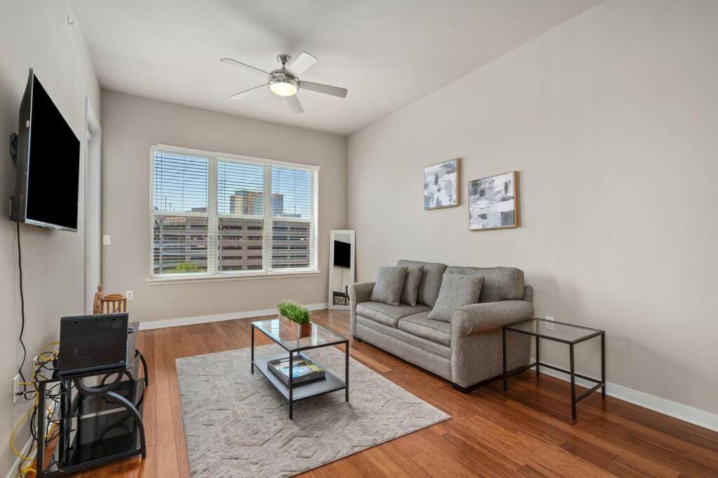 Apartment 1 Bedroom Modern Escape Mins Fromtx Med Center Free Parking *