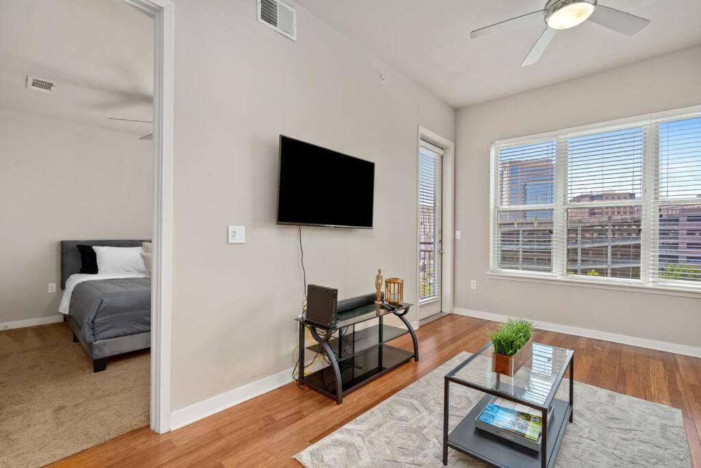 1 Bedroom Modern Escape Mins Fromtx Med Center Free Parking *