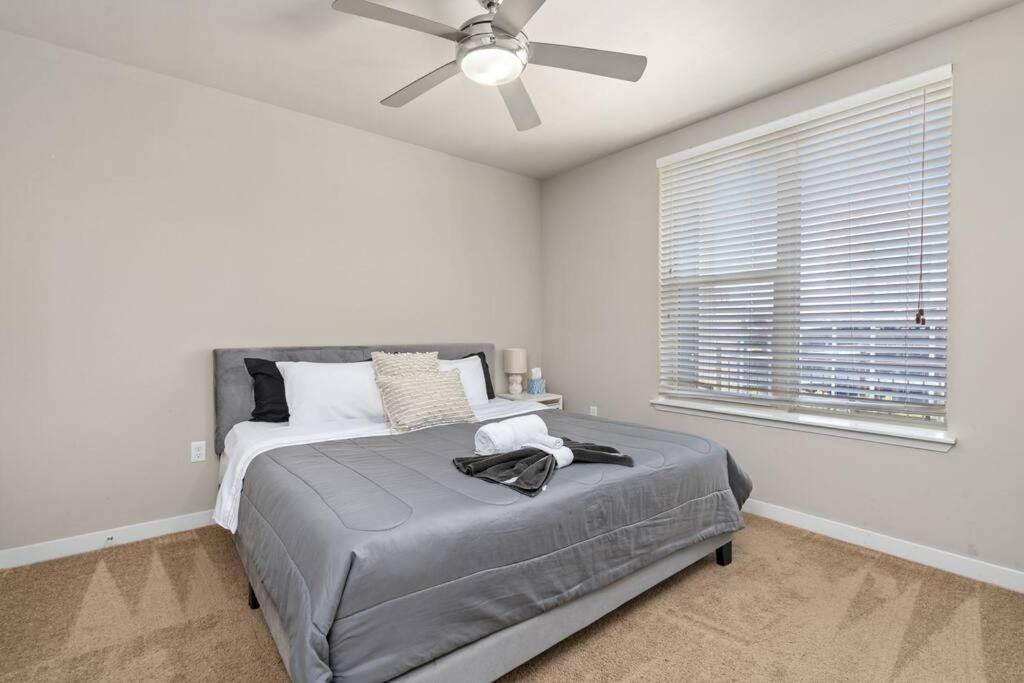 1 Bedroom Modern Escape Mins Fromtx Med Center Free Parking *