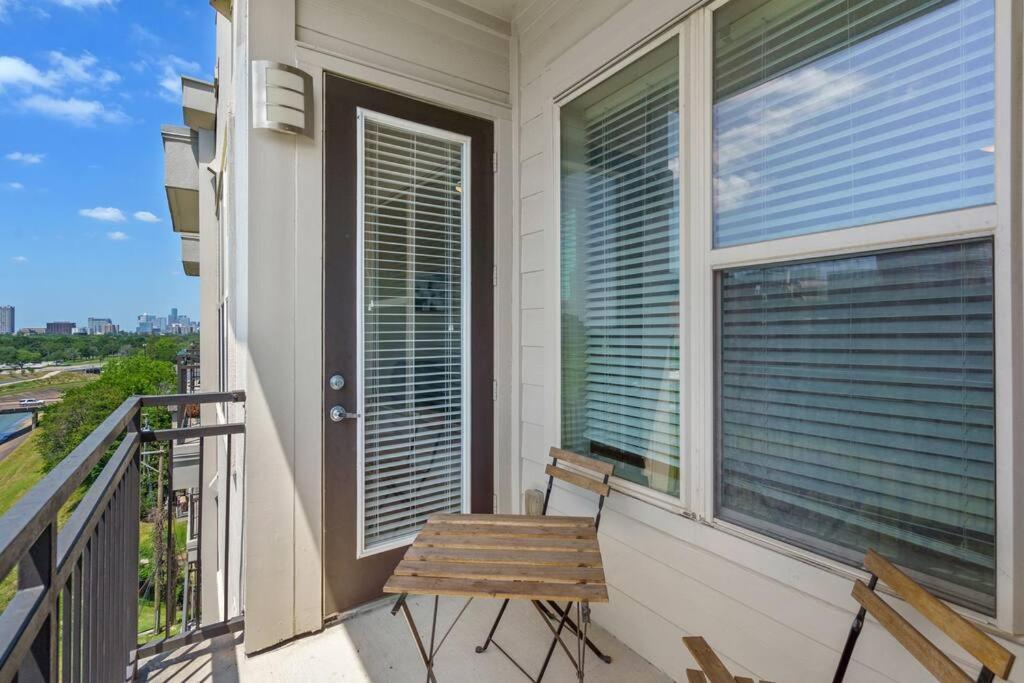 Apartment 1 Bedroom Modern Escape Mins Fromtx Med Center Free Parking