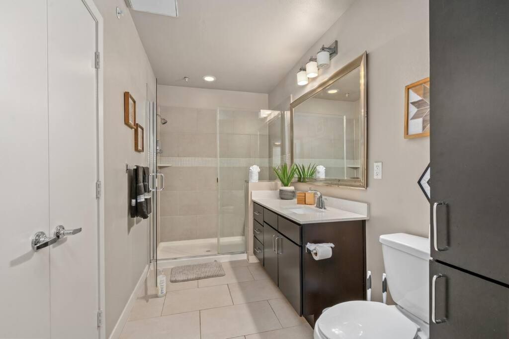 1 Bedroom Modern Escape Mins Fromtx Med Center Free Parking Houston