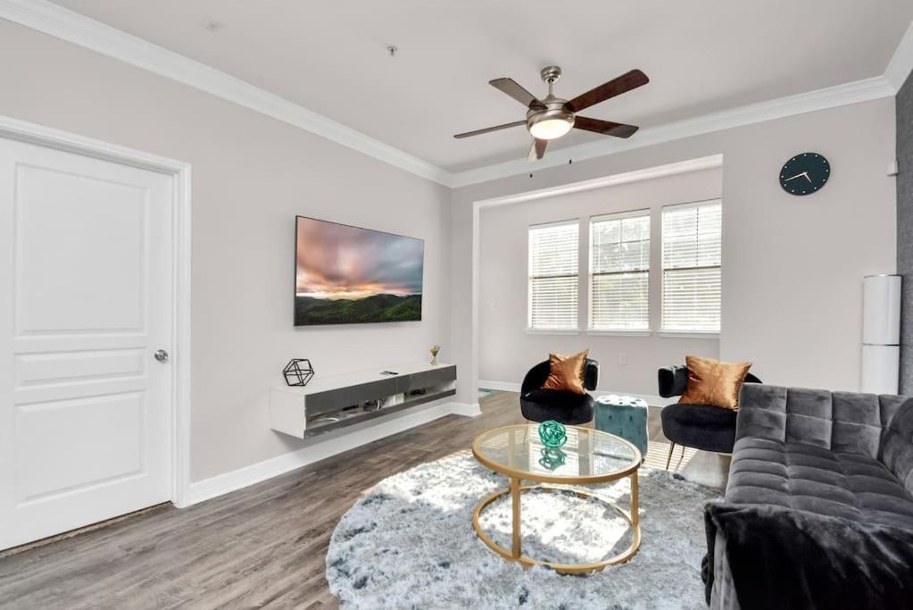 Luxury 1br ,nrg ,downtown ,med Center,galleria