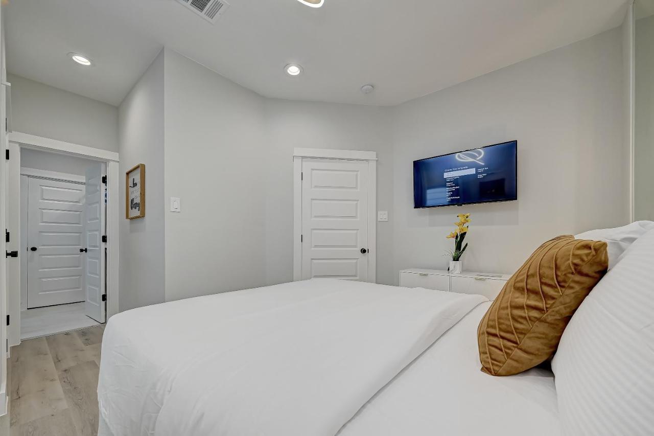 Elegant 3br Haven- Games, Luxury & Lush Garden