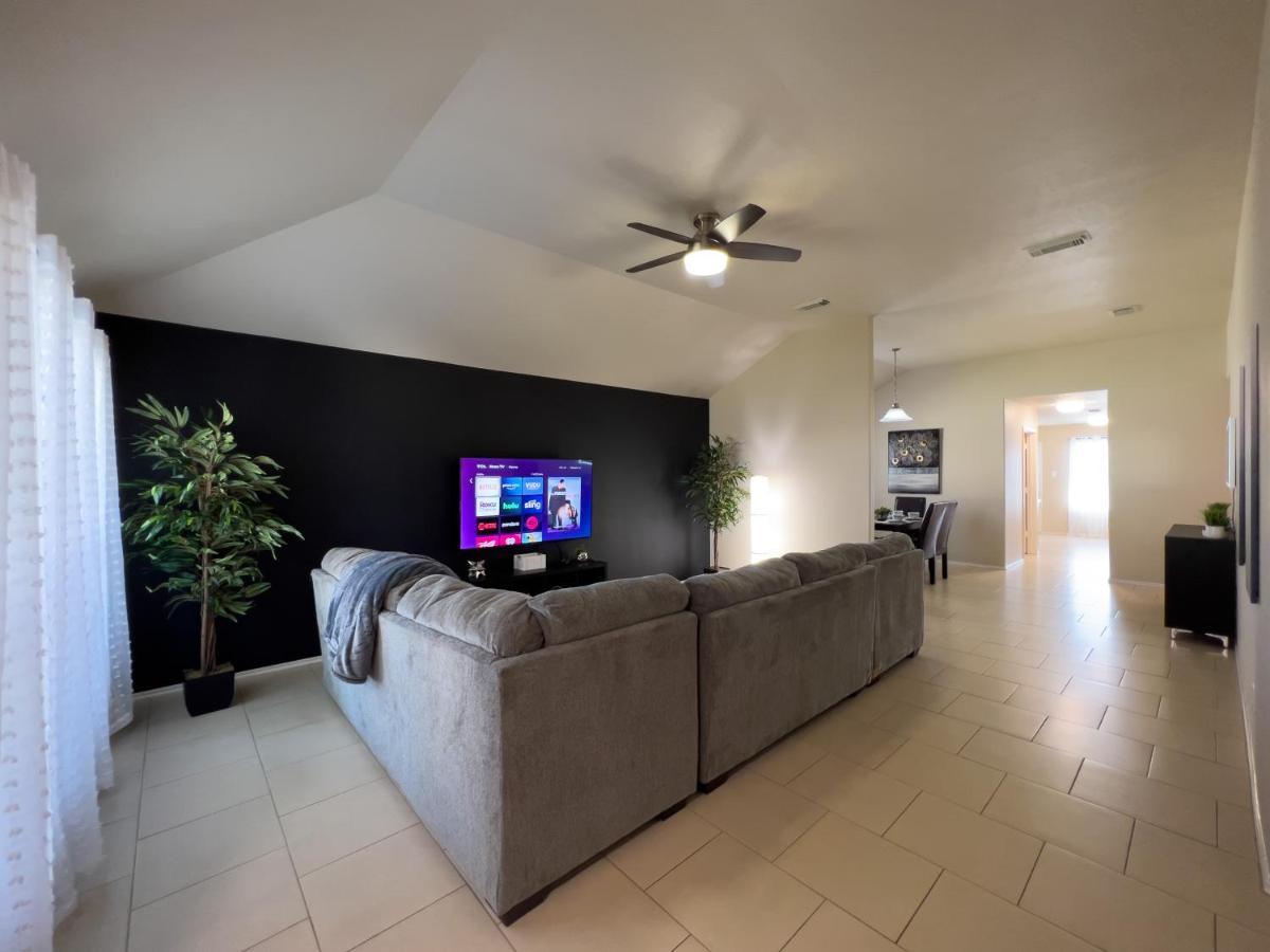 Comfortable Work-ready 4br Suburban Holiday home *
