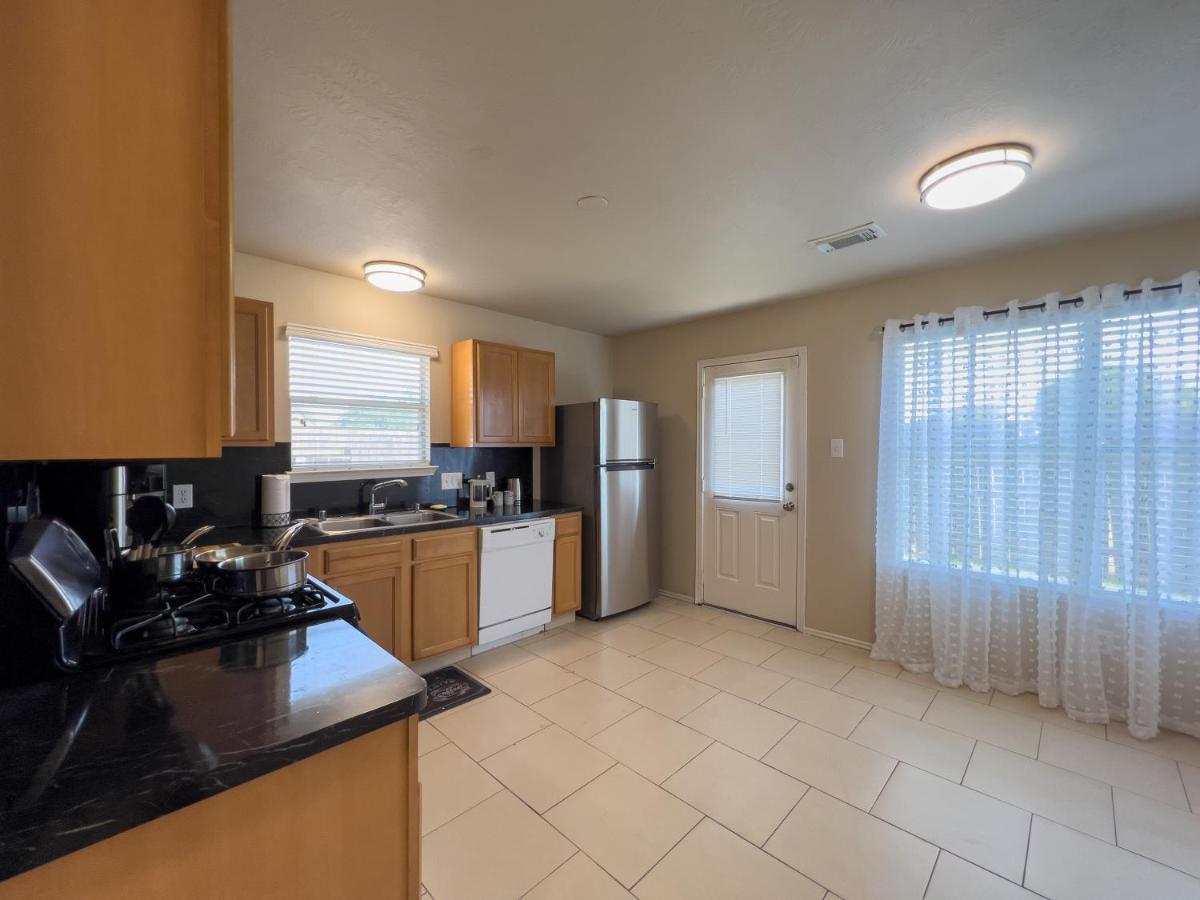 Comfortable Work-ready 4br Suburban Houston