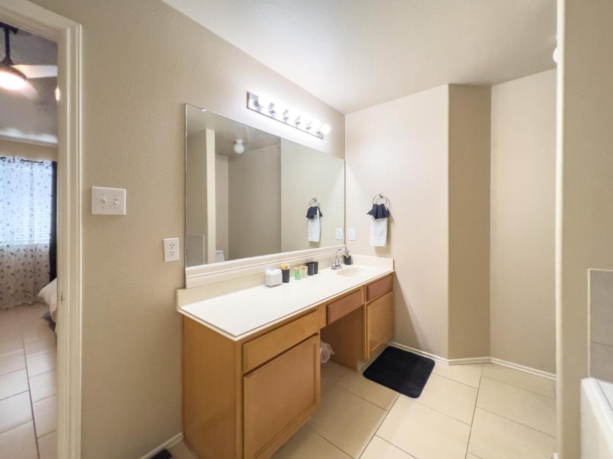 Comfortable Work-ready 4br Suburban