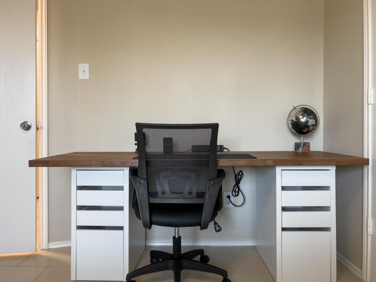 Comfortable Work-ready 4br Suburban Holiday home Houston
