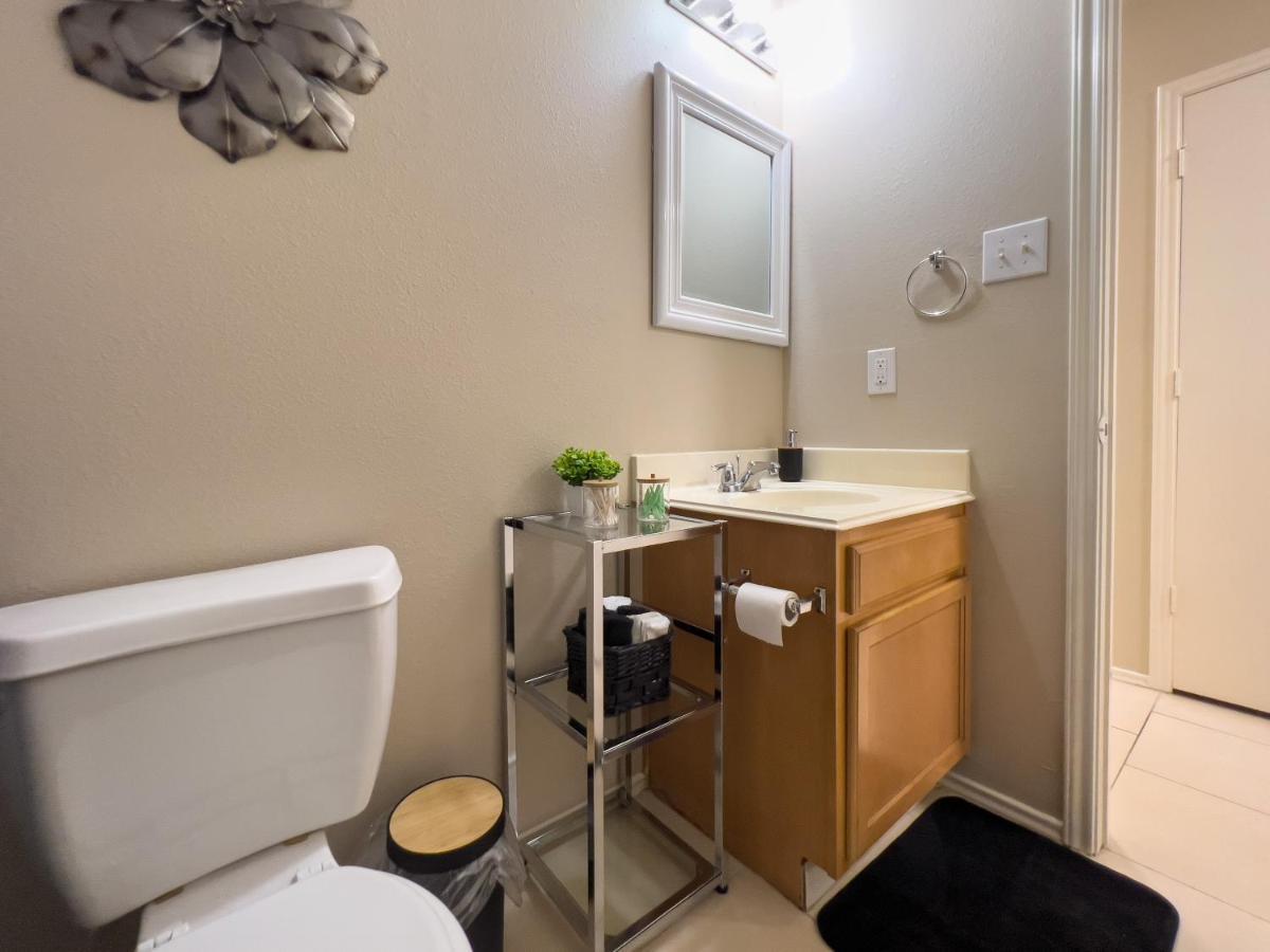 Comfortable Work-ready 4br Suburban Holiday home