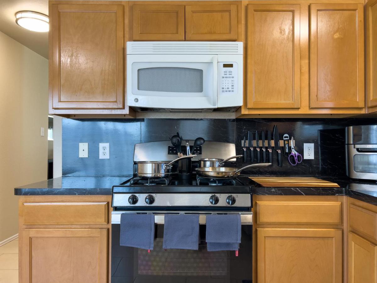 Holiday home Comfortable Work-ready 4br Suburban *