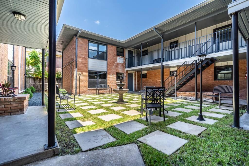 Roomy Urban Montrose! Free Parking #16