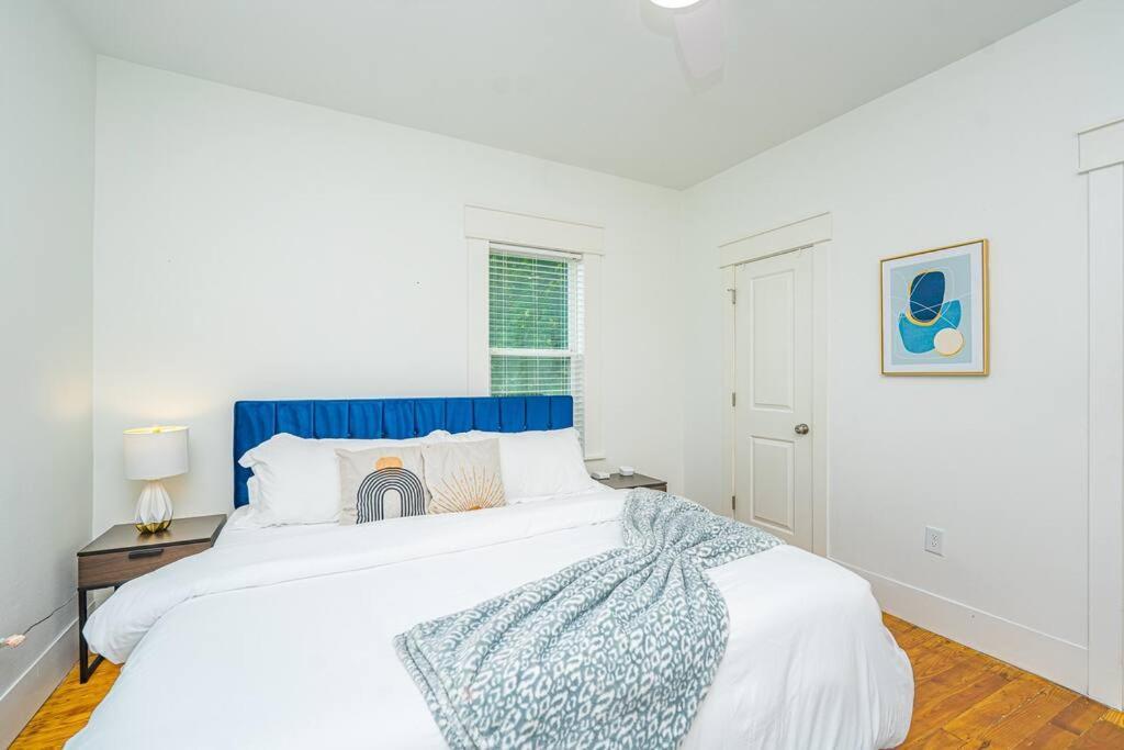 East Downtown Private Restored Historic Apartment_ Apartment