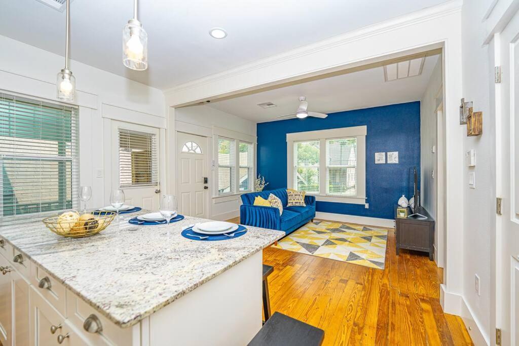 Apartment East Downtown Private Restored Historic Apartment_