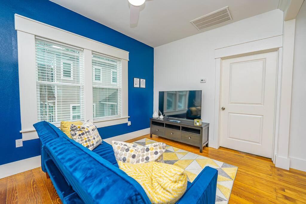 East Downtown Private Restored Historic Apartment_ Houston