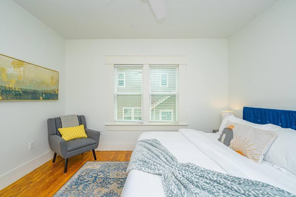 East Downtown Private Restored Historic Apartment_