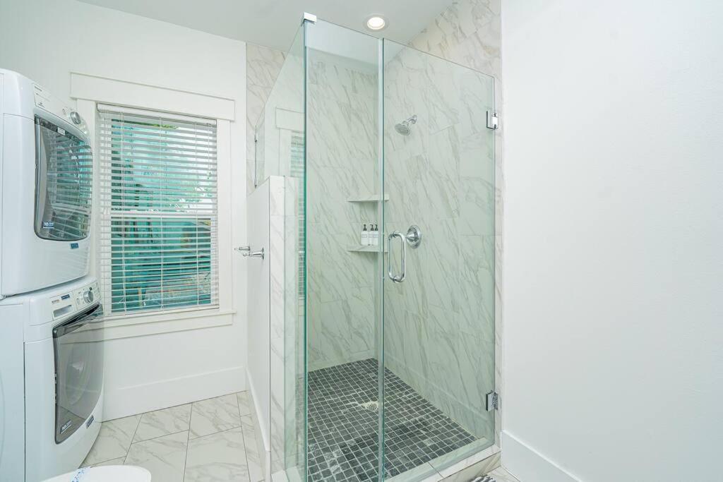 East Downtown Private Restored Historic Apartment_ Apartment *