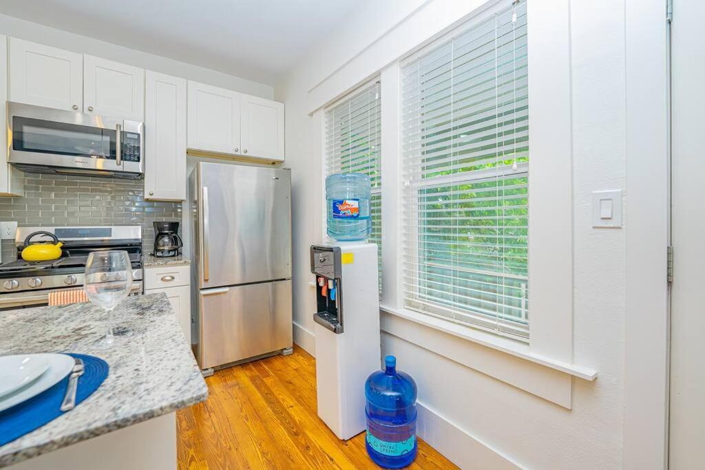 East Downtown Private Restored Historic Apartment_ Apartment Houston