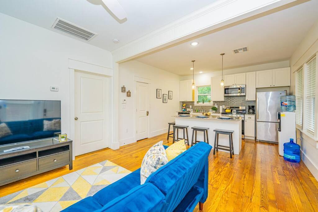 East Downtown Private Restored Historic Apartment_ Houston