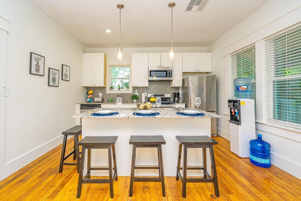 Apartment East Downtown Private Restored Historic Apartment_ *