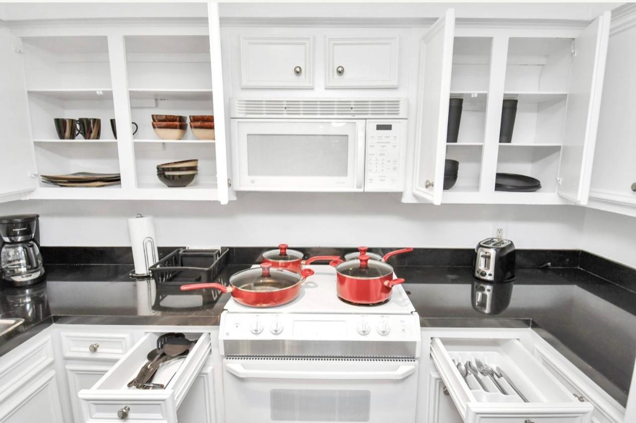 Stunning Private In Town * Houston