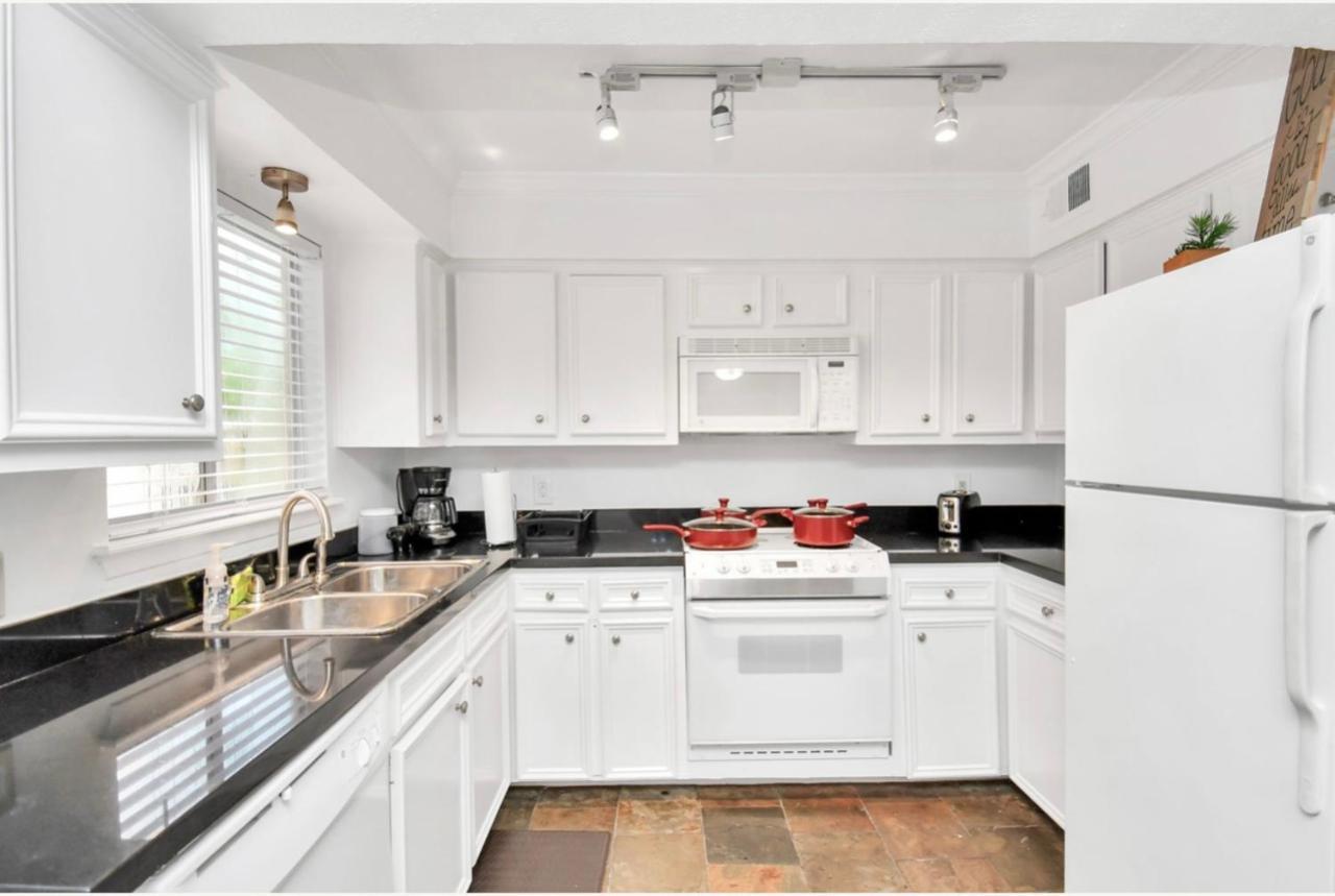 Stunning Private In Town * Houston