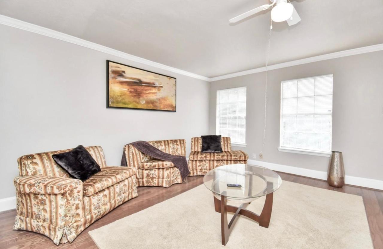 Bed & Breakfast Stunning Private In Town Houston