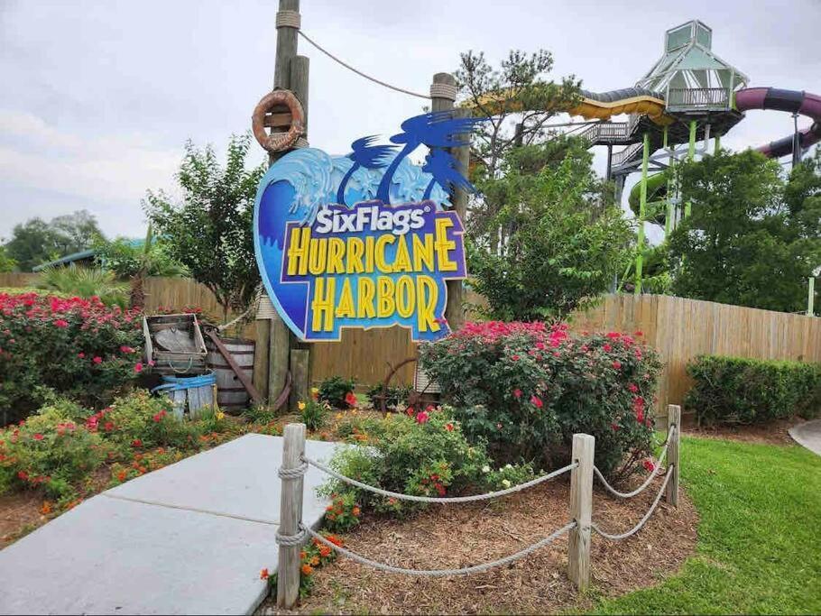 The Holistic Escape W/fast Wifi & Free Parking Apartment