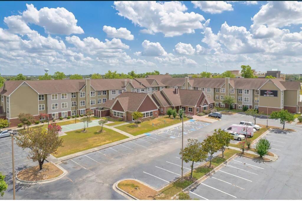 The Holistic Escape W/fast Wifi & Free Parking Apartment Houston