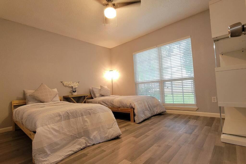 Spacious N Cozy 3 Bedroom // 15 Min From Downtown *