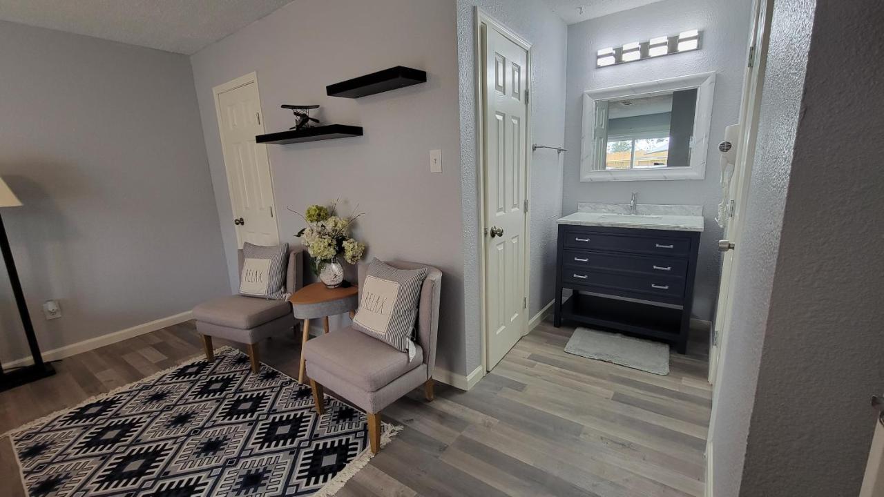 Spacious N Cozy 3 Bedroom // 15 Min From Downtown Apartment